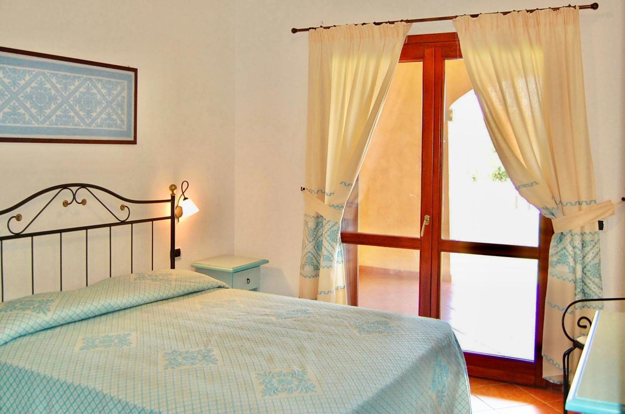 Residence With Private Beach In Marinella Zimmer foto