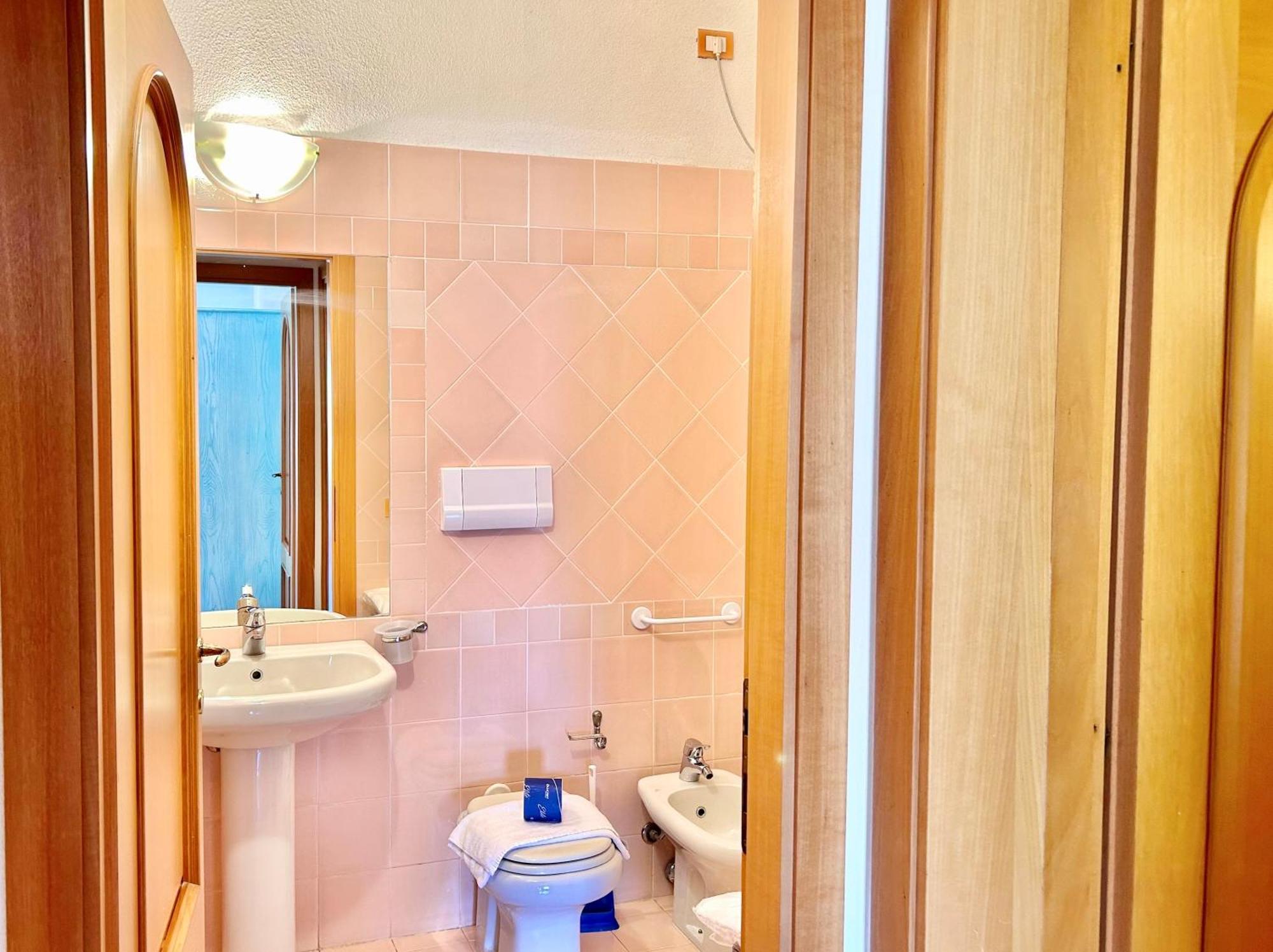 Residence With Private Beach In Marinella Zimmer foto